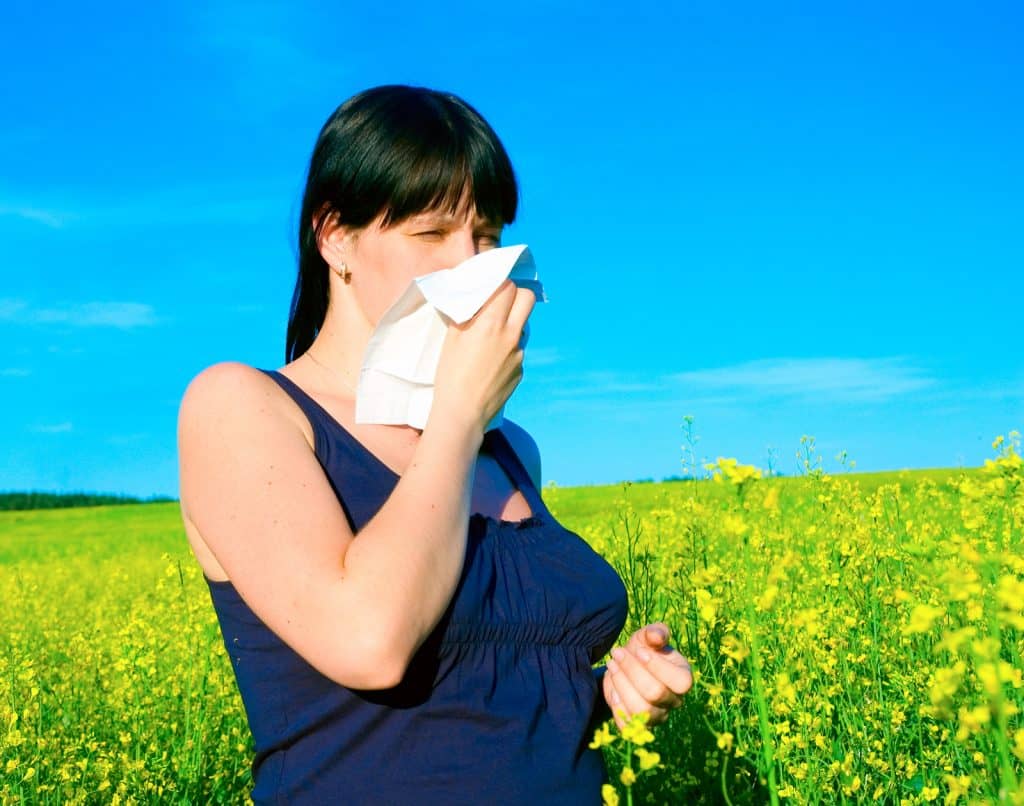 woman with sinusitis from allergies and asthma, pollen allergies, seasonal allergies, natural treatment