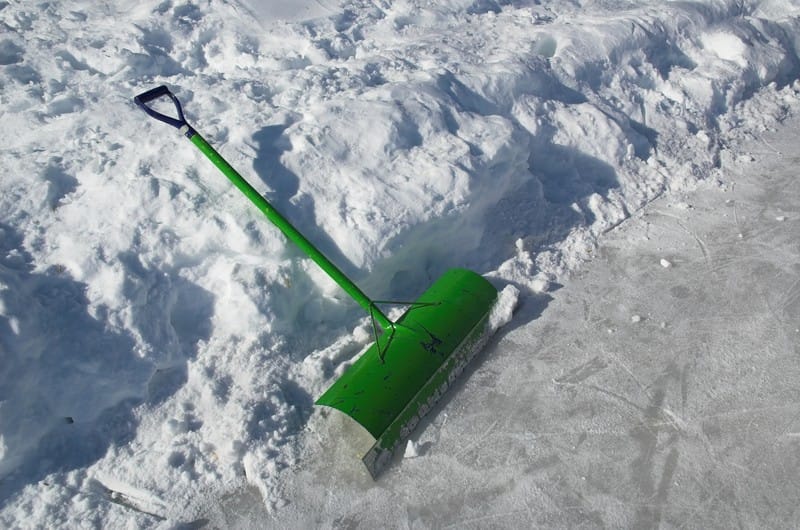 avoid back pain with snow shoveling